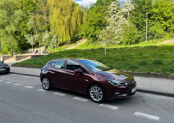 Opel Astra cena 50000 przebieg: 66600, rok produkcji 2018 z Gdynia małe 37